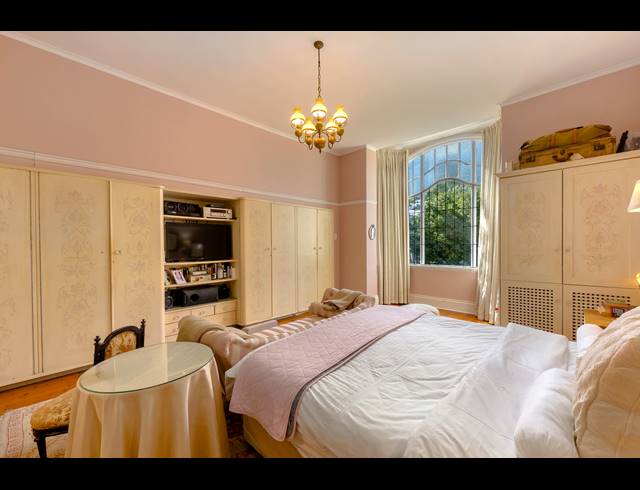 4 BEDROOM FREESTANDING FOR SALE IN ORANJEZICHT
